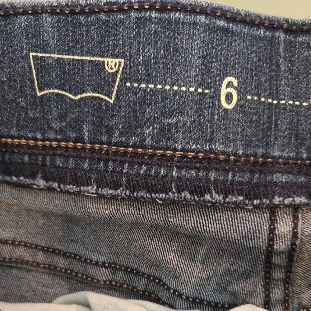 Levi's Pull-on Skinny Blue Jeans Woman's Size 6 - Picture 2 of 14
